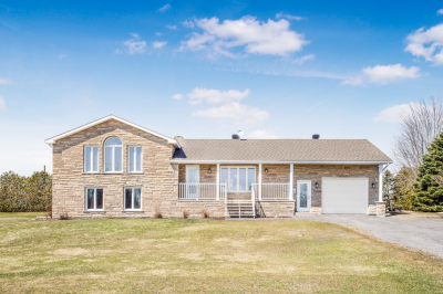 L'Orignale Split Level for sale: 3 bedroom (Listed 2023-04-17)